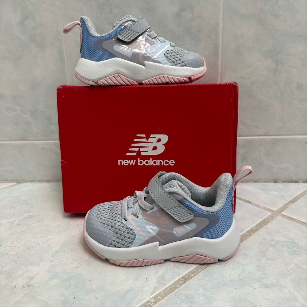 NWT New Balance Rave Run v2 Bungee Lace Baby Sneakers with Top Strap size 5